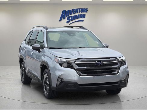 Certified 2025 Subaru Forester Premium AWD/4WD image 1