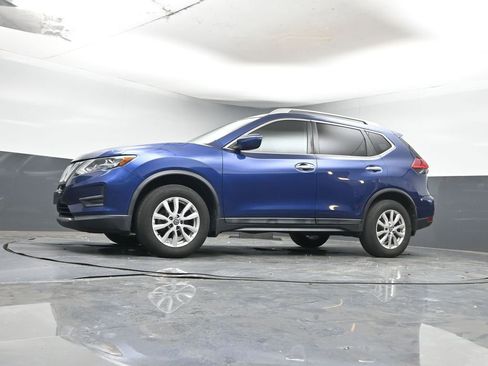 Used 2017 Nissan Rogue SV w/ Sun & Sound Touring Package image 11