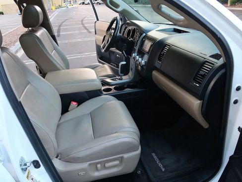 Used 2014 Toyota Sequoia Limited AWD/4WD image 22