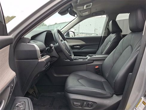 Used 2024 Toyota Grand Highlander Limited image 13