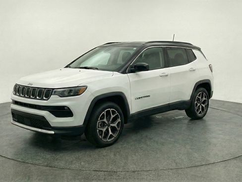 Used 2025 Jeep Compass Limited image 3
