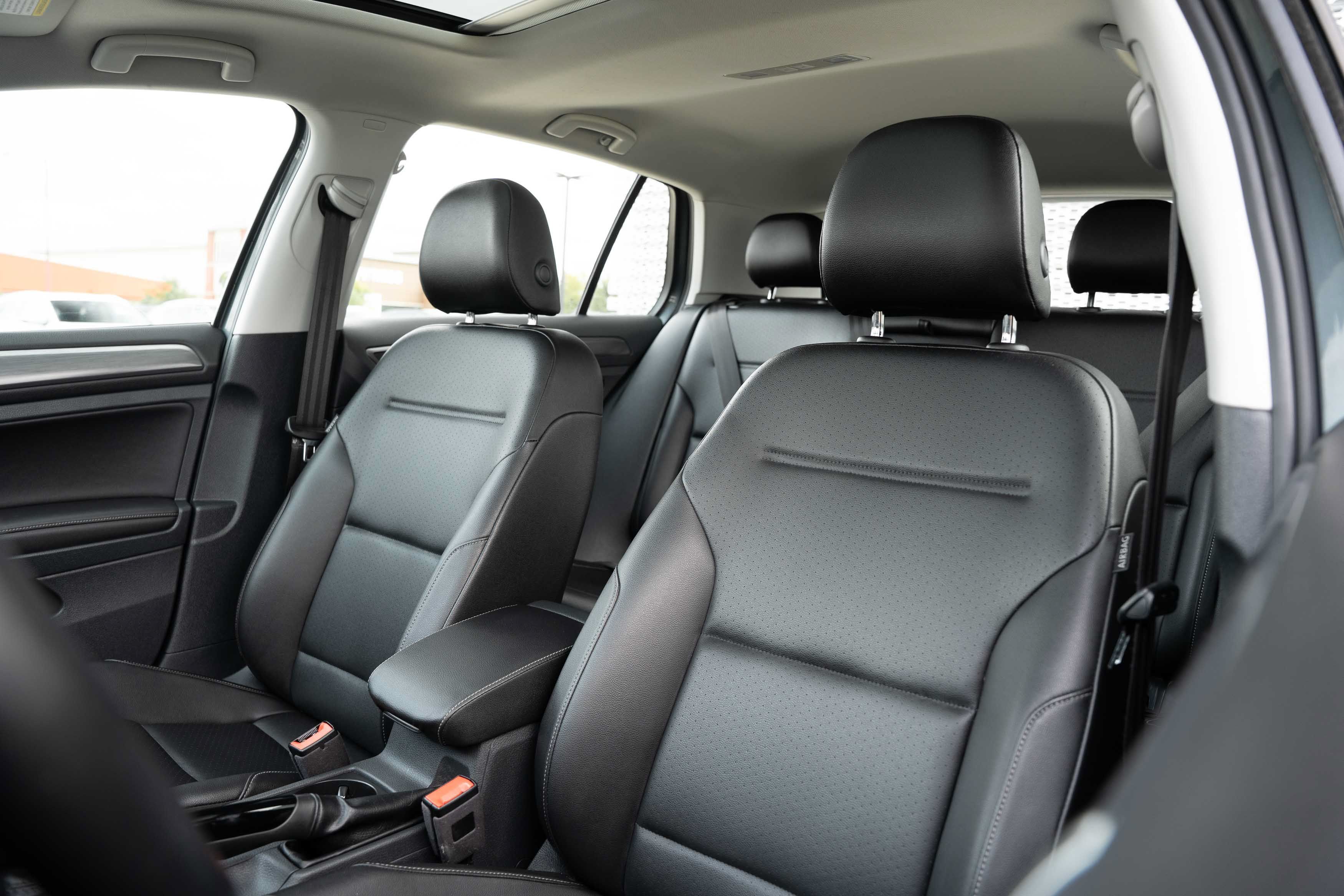 Used 2018 Volkswagen Golf SE FWD image 18