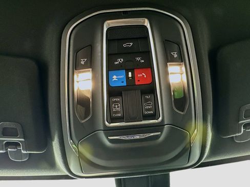 Used 2023 Jeep Grand Cherokee Altitude AWD/4WD image 19