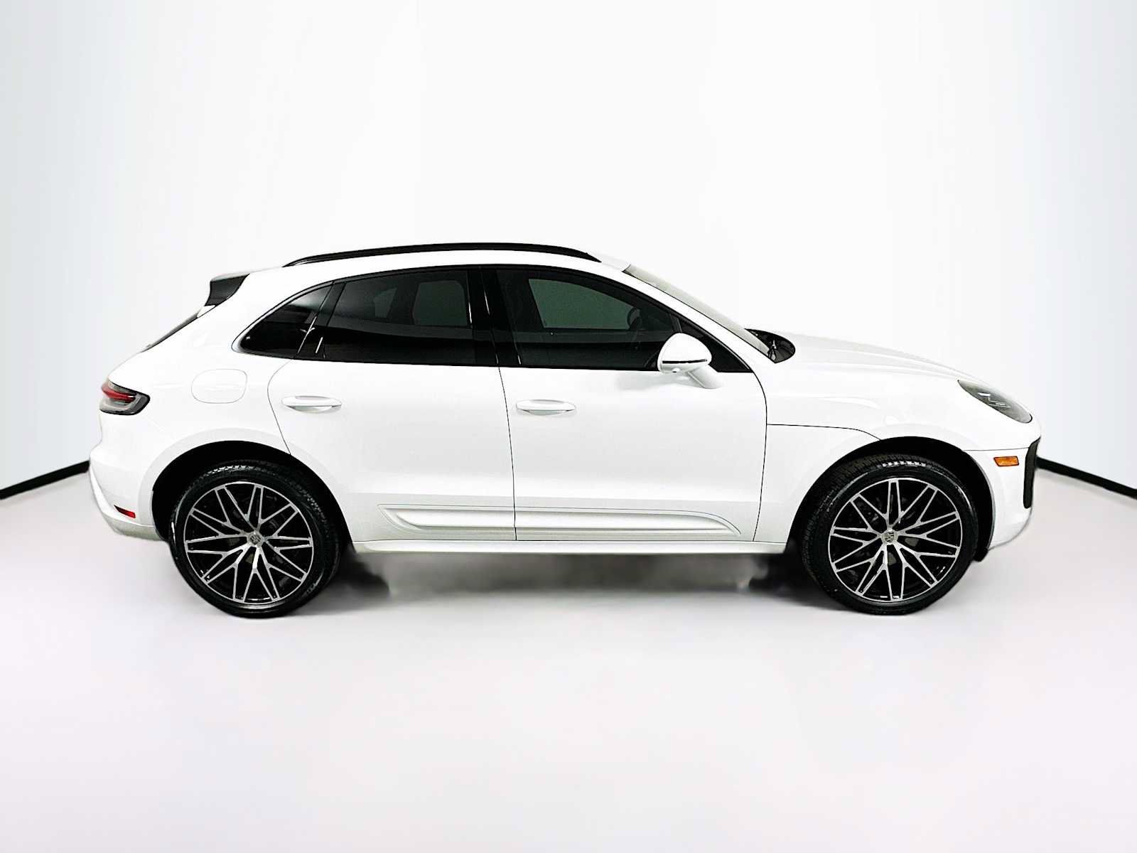 Used 2026 Porsche Macan AWD/4WD image 8