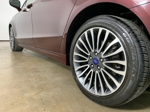 Used 2017 Ford Fusion SE w/ Fusion SE Technology Package image 15