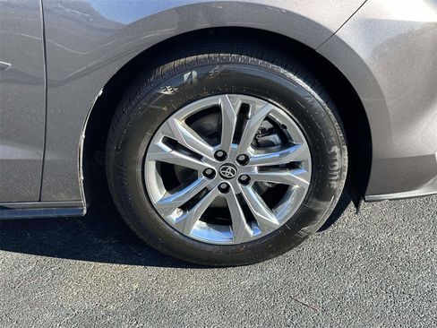 Used 2023 Toyota Sienna Platinum image 25