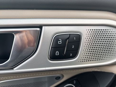 Used 2020 Ford Explorer Platinum w/ Premium Technology Package image 28