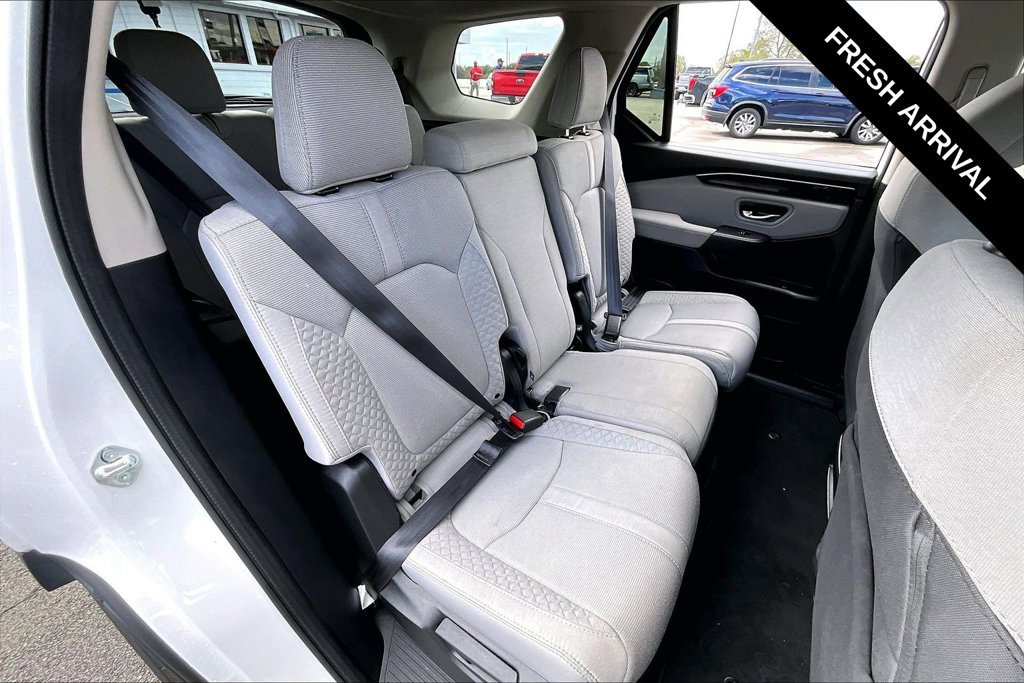 Used 2023 Honda Pilot LX image 24