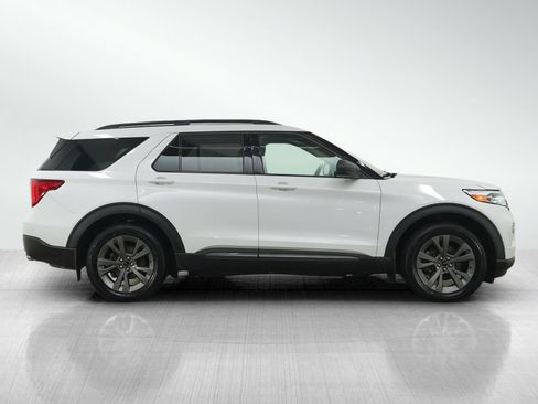 Used 2021 Ford Explorer XLT w/ XLT Sport Appearance Package image 6