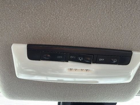 Used 2020 Nissan Versa S FWD image 21