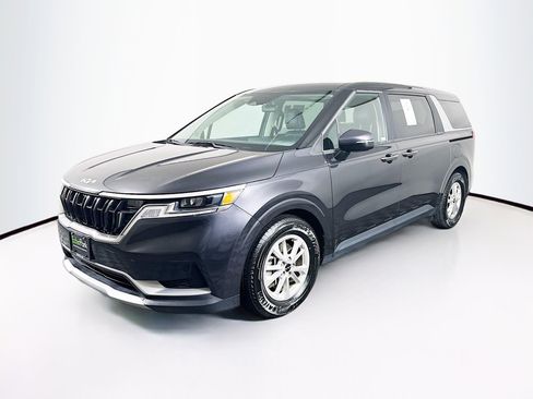 Used 2024 Kia Carnival LX image 3