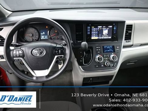 Used 2017 Toyota Sienna LE FWD image 26