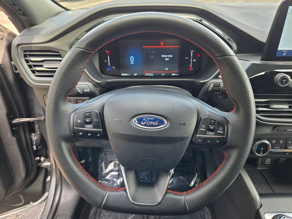 Used 2025 Ford Escape ST-Line AWD/4WD image 32