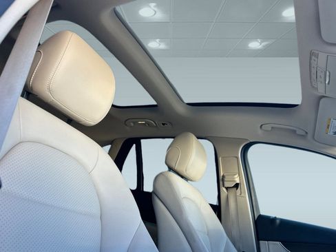 Used 2019 Mercedes-Benz GLC 300 4MATIC image 27