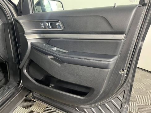 Used 2018 Ford Explorer XLT w/ Equipment Group 202A AWD/4WD image 17
