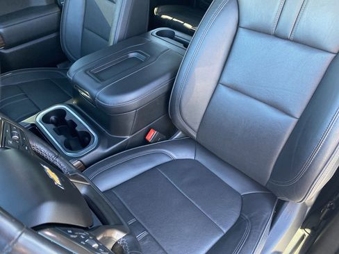 Used 2021 Chevrolet Silverado 1500 High Country w/ Technology Package image 24