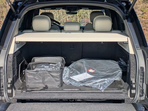 New 2026 Land Rover Range Rover SE image 27