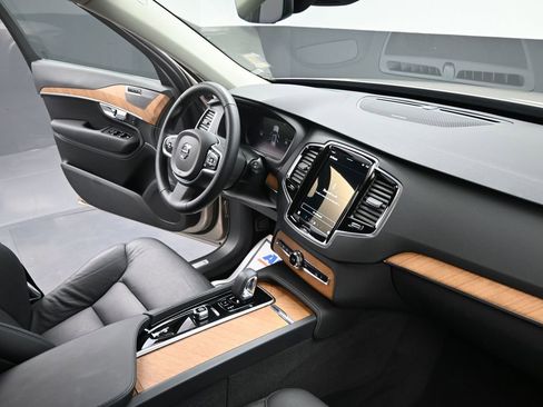 Used 2025 Volvo XC90 T8 Plus w/ Protection Package Premier image 18
