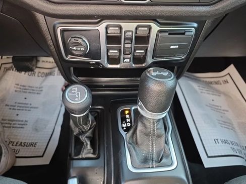 Used 2024 Jeep Wrangler Unlimited Sport AWD/4WD image 29