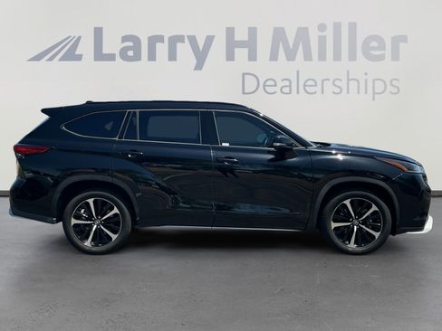 Used 2021 Toyota Highlander XSE AWD/4WD image 6