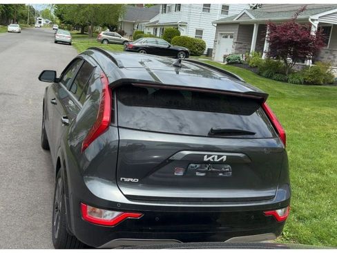 Used 2025 Kia Niro Wind w/ Wind Preserve Package FWD image 4