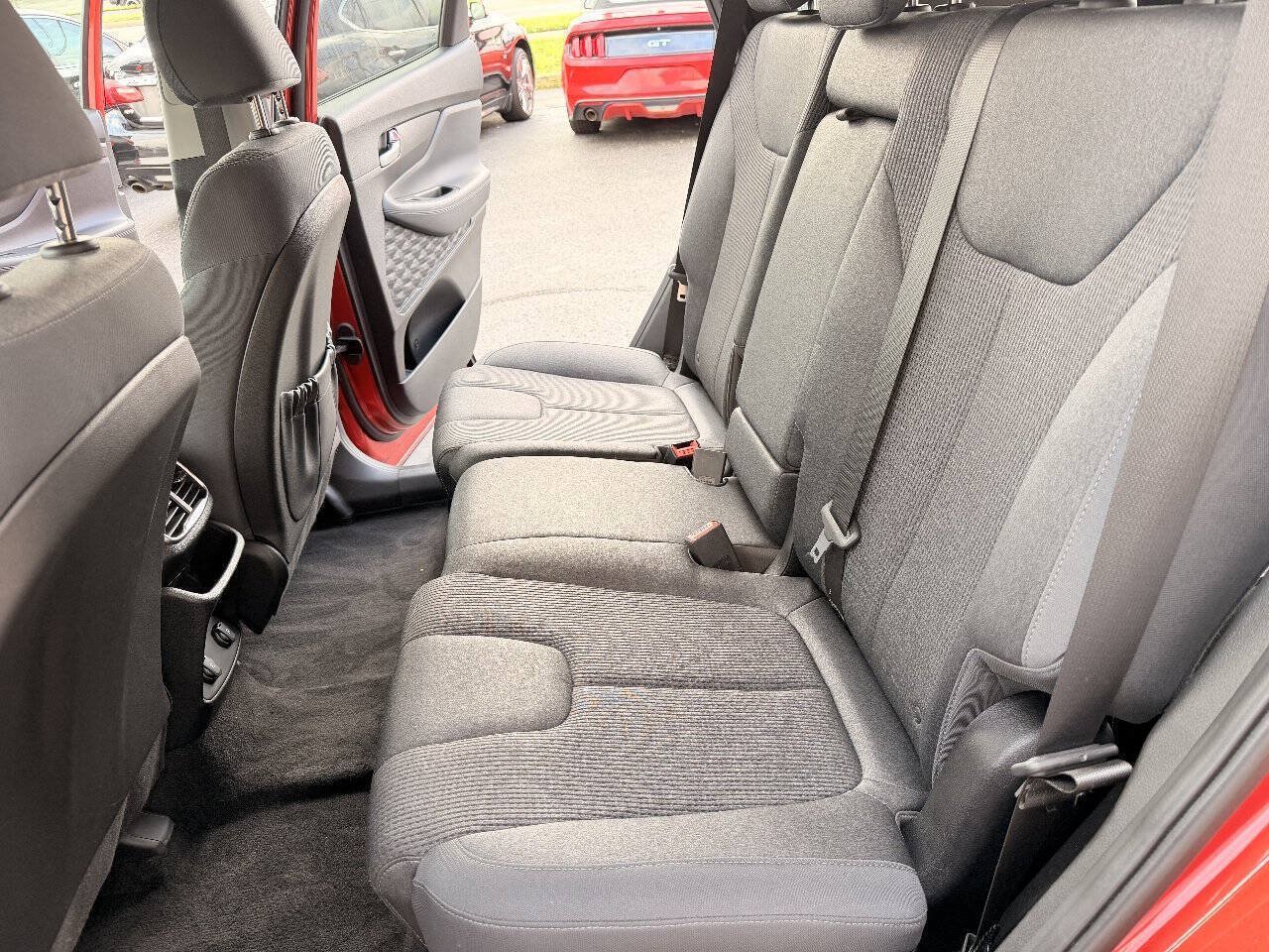 Used 2019 Hyundai Santa Fe SEL FWD image 12