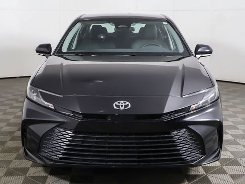 Used 2025 Toyota Camry LE image 9