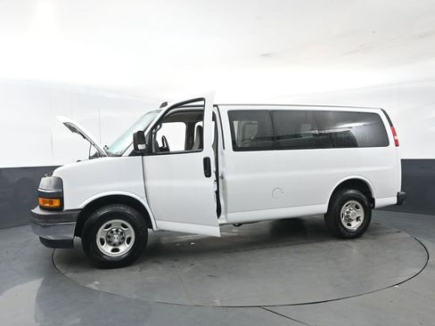 Used 2019 Chevrolet Express 3500 LT w/ LT Preferred Equipment Group image 28