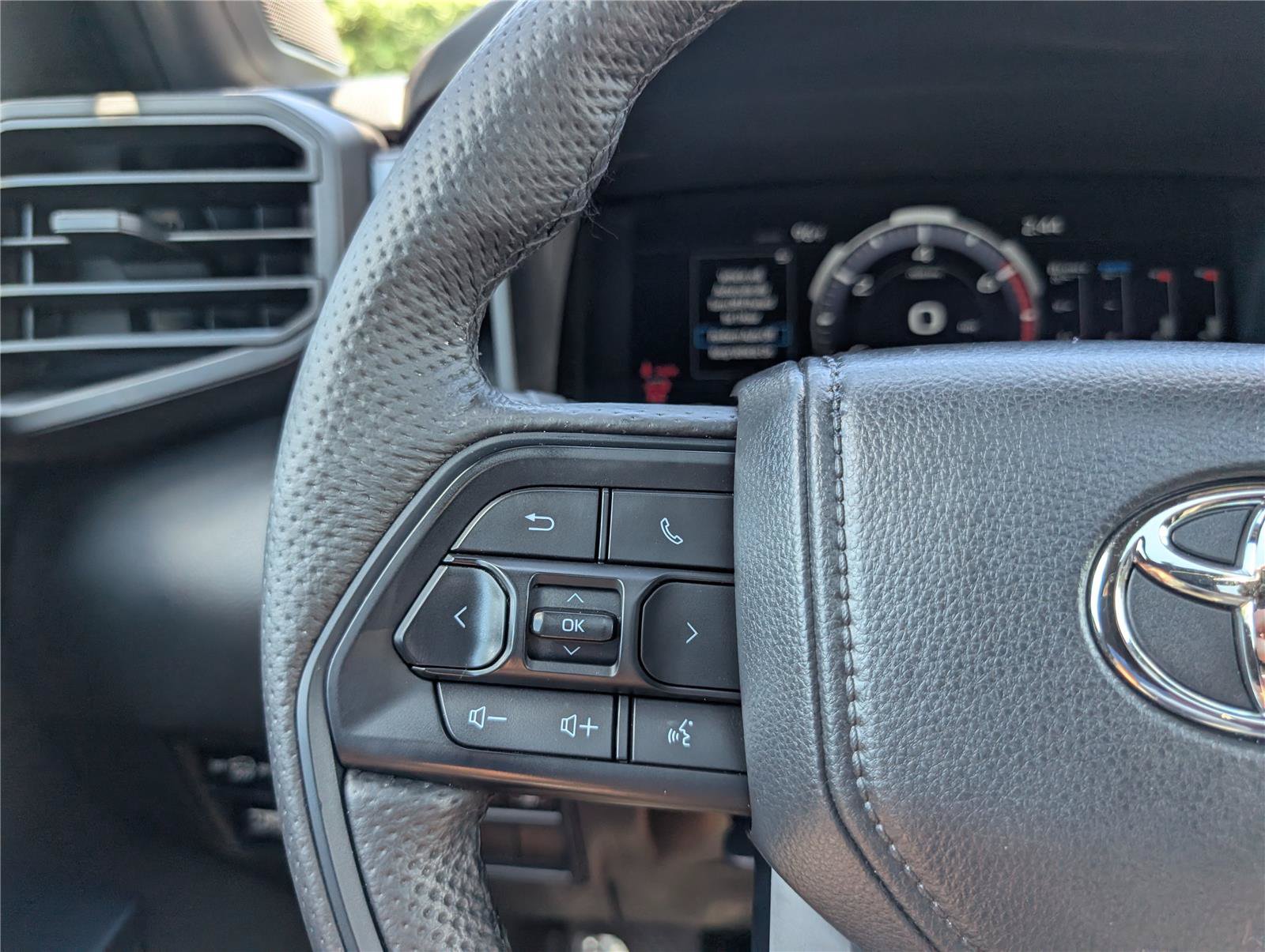 Used 2025 Toyota Sequoia TRD Pro AWD/4WD image 25