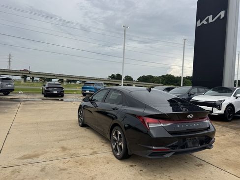 Used 2023 Hyundai Elantra SEL w/ Convenience Package FWD image 23