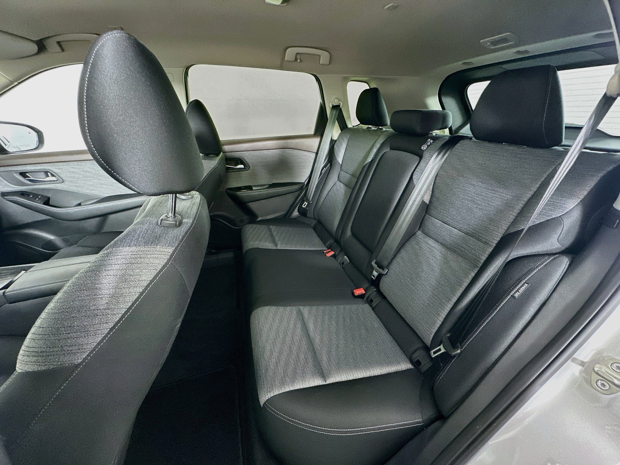 Used 2023 Nissan Rogue SV FWD image 27