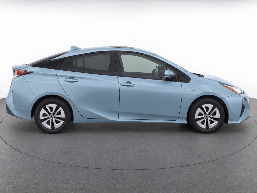 Used 2018 Toyota Prius Three w/ Advanced Technology Package FWD image 11
