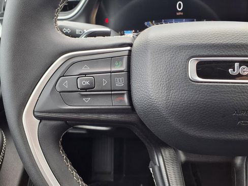 Used 2025 Jeep Grand Cherokee Laredo X image 19