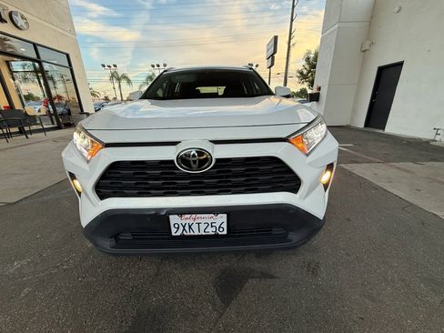 Used 2019 Toyota RAV4 XLE image 2