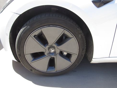 Used 2022 Tesla Model 3 Long Range AWD/4WD image 5