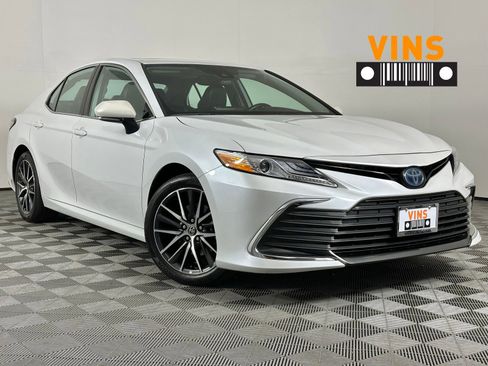 Used 2022 Toyota Camry XLE w/ Cold Weather Package FWD image 1