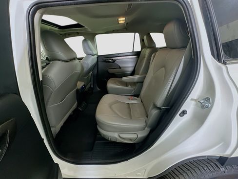 Used 2021 Toyota Highlander Limited AWD/4WD image 30