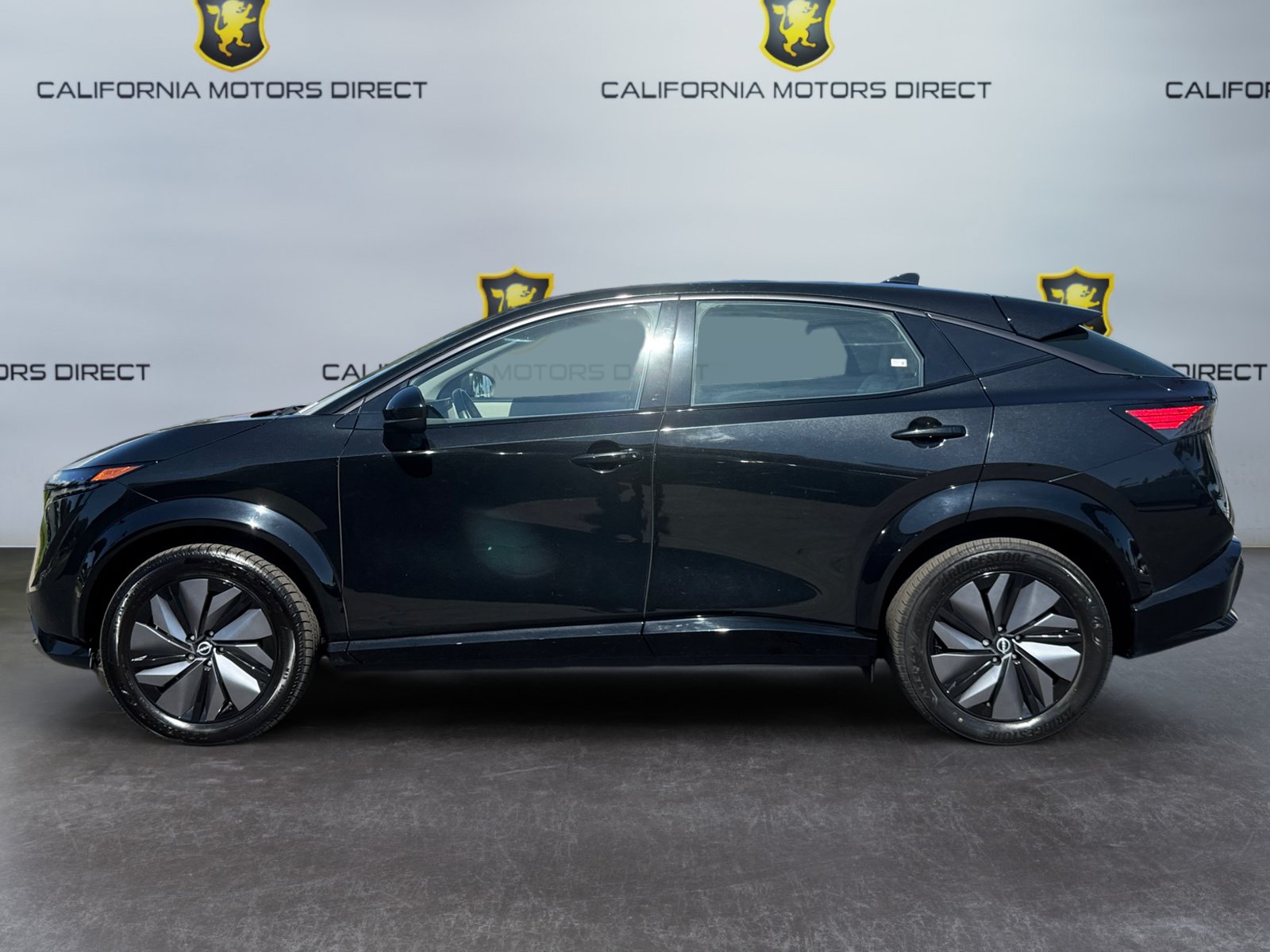 Used 2023 Nissan Ariya AWD image 2