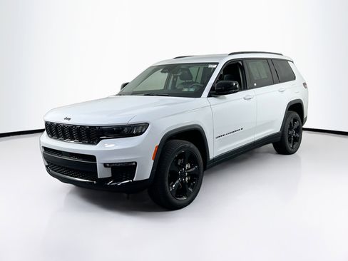Used 2023 Jeep Grand Cherokee L Limited w/ Black Appearance Package AWD/4WD image 1