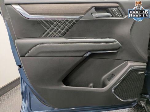 Used 2025 GMC Acadia Denali w/ LPO, Floor Liner Package AWD/4WD image 8