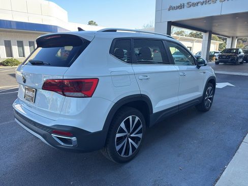 Used 2022 Volkswagen Taos SE w/ Panoramic Sunroof Package image 6