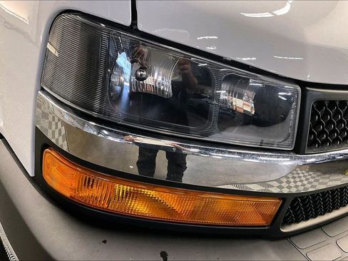 Used 2025 Chevrolet Express 2500 w/ Driver Convenience Package RWD image 26