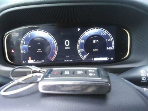 Used 2024 Jeep Wagoneer L Series II w/ Flexible Seating Group RWD image 3