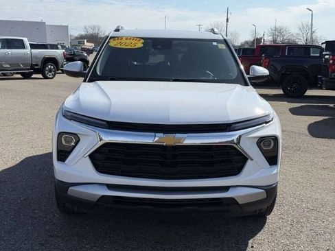 Used 2025 Chevrolet TrailBlazer LT image 3