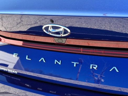 Used 2023 Hyundai Elantra Limited FWD image 32