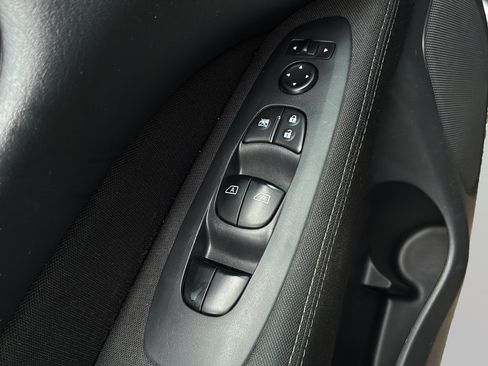 Used 2017 Nissan Pathfinder SV FWD image 12
