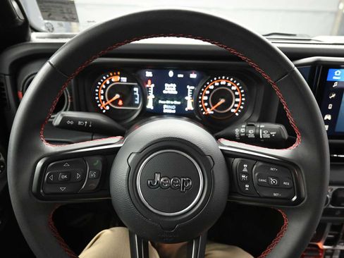 Used 2024 Jeep Wrangler Unlimited Rubicon image 11