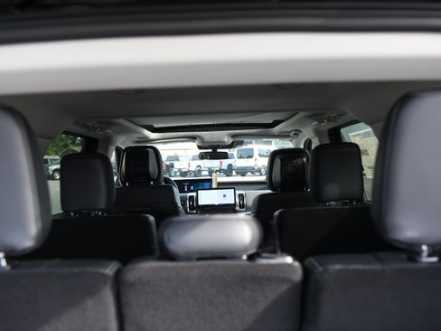 New 2026 Ford Expedition Platinum w/ Driver's Package AWD/4WD image 11