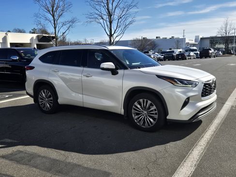 Used 2020 Toyota Highlander Platinum image 13