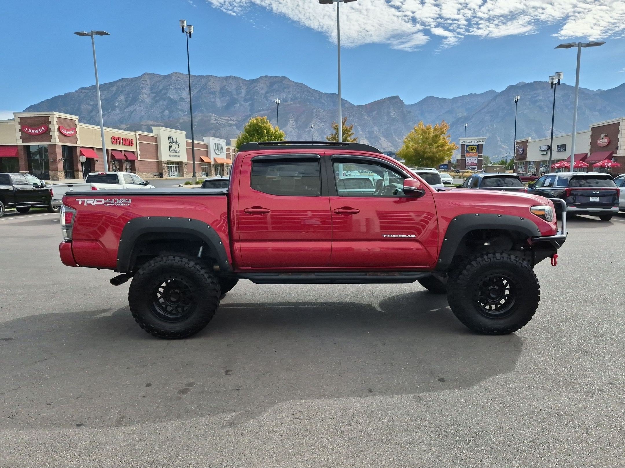 Used 2020 Toyota Tacoma TRD Off-Road w/ Technology Package AWD/4WD image 2